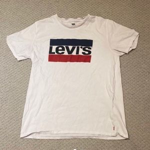 2 Levi’s oversize t-shirts